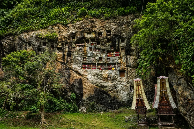 Tau-Tau Toraja