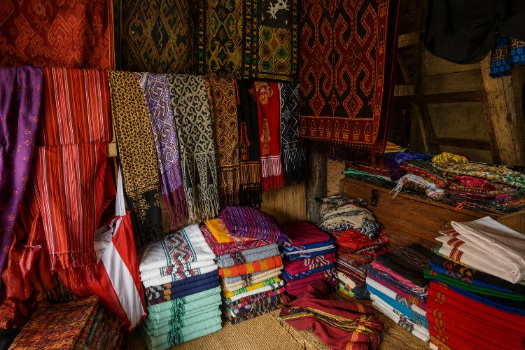 Kain dan Motif Toraja, Produk Budaya Bernilai Ekonomi