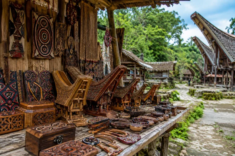 Kerajinan Ukir Kayu Khas Kete Kesu sebagai Oleh-Oleh Toraja