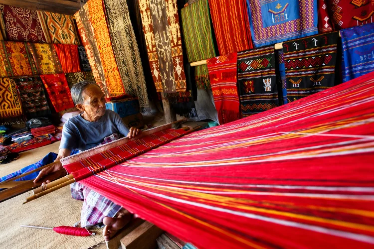 Kain Tenun Toraja